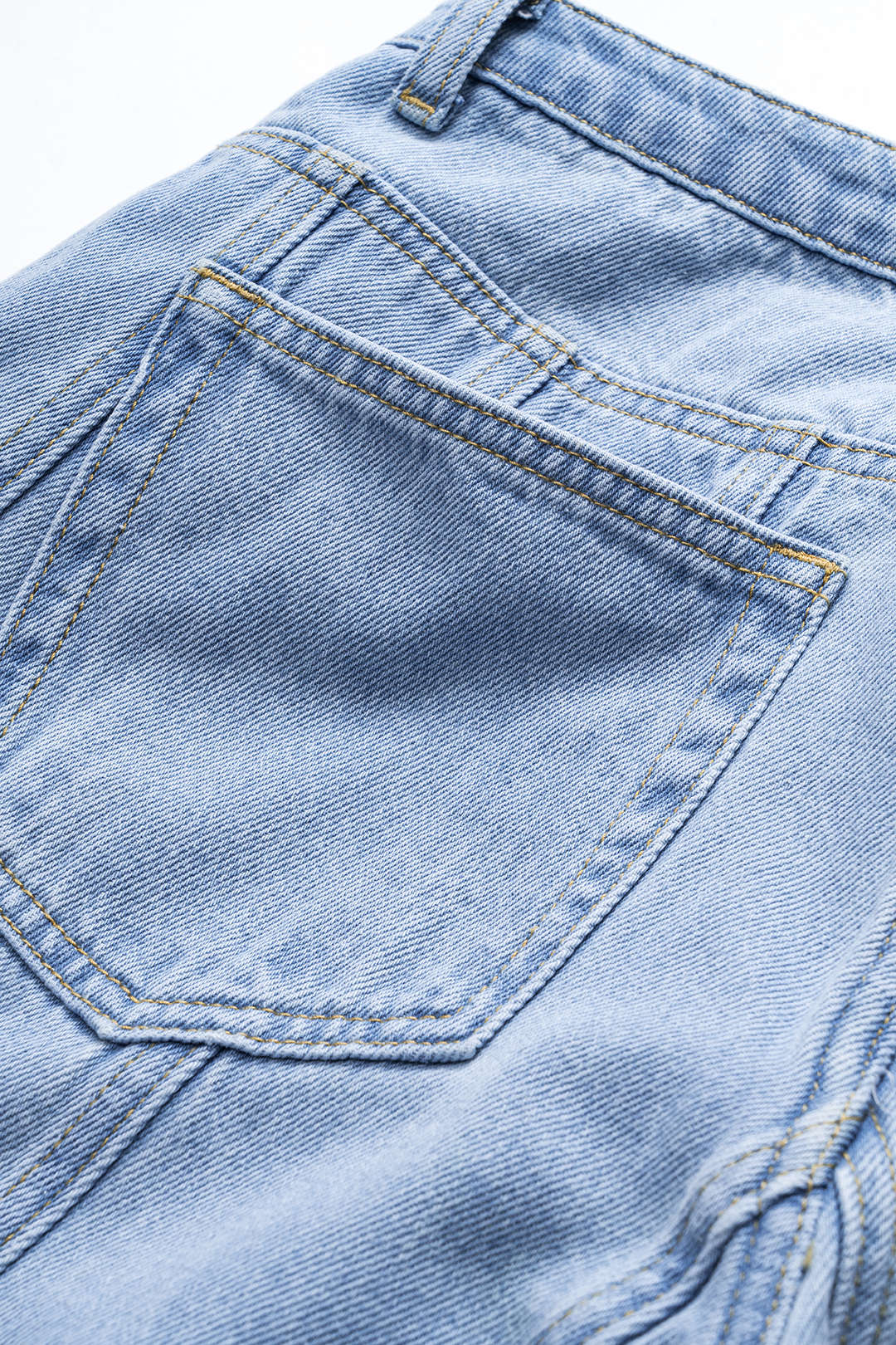 Eduarda - Calças de Ganga com Bolso com Botão em Corte Largura