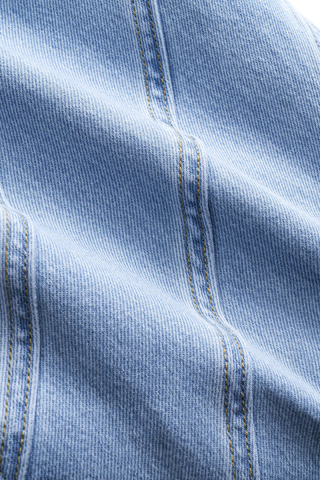 Eduarda - Calças de Ganga com Bolso com Botão em Corte Largura