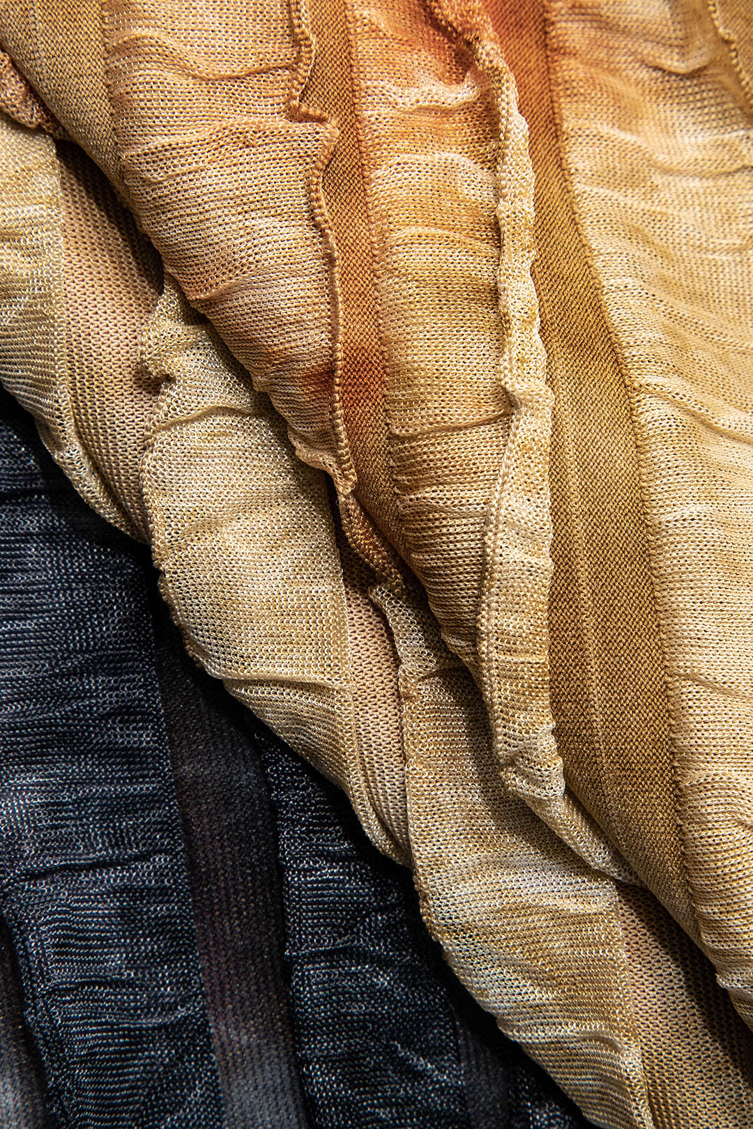 Iolanda - Conjunto de Top com Decote e Saia Mini Sem Costas