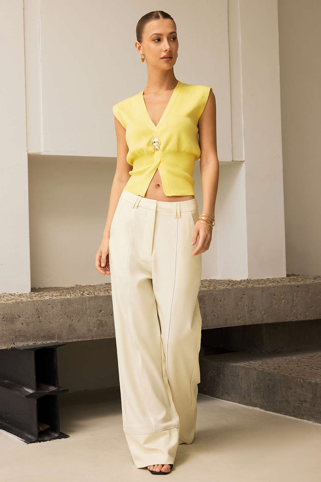 Carolina - Calças retas com detalhes