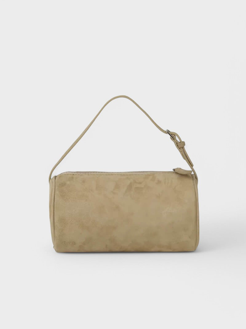 Marisa - Mala em pele