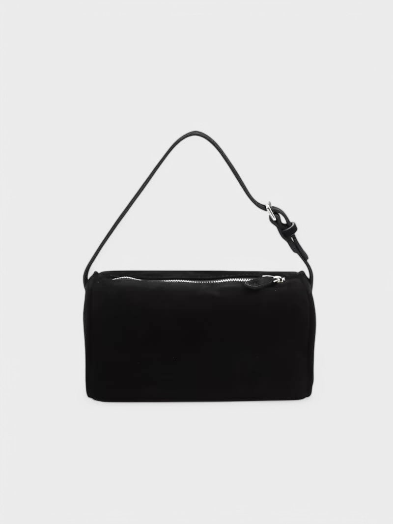 Marisa - Mala em pele