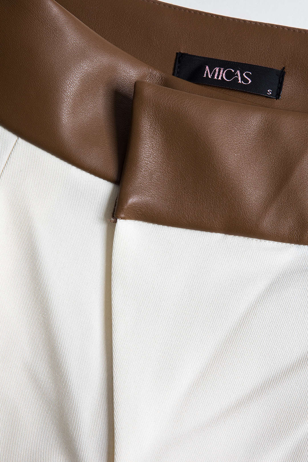 Noelia - Calças com detalhes em pele