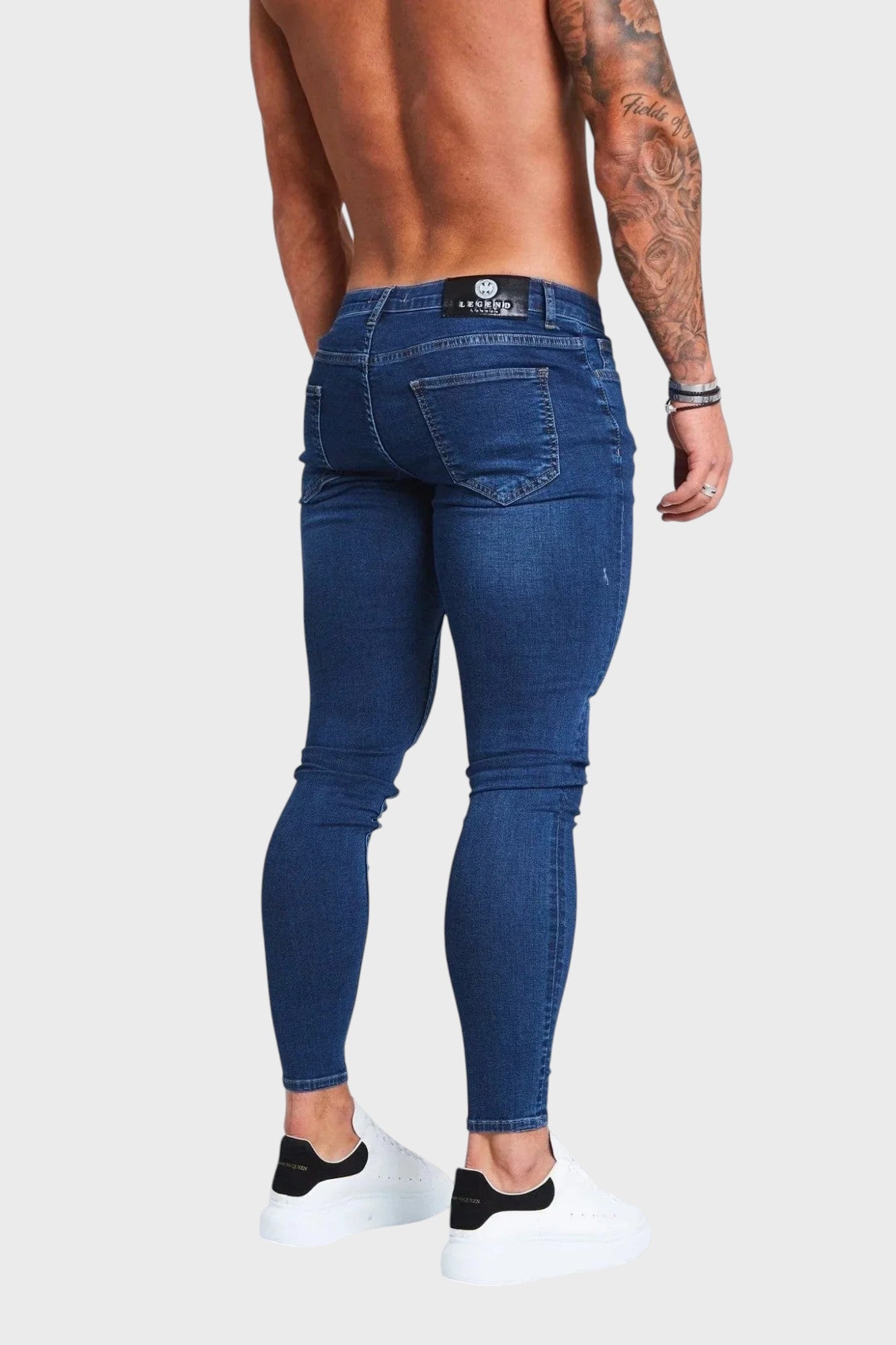 Gustavo - Calças Azuis com Detalhes Rasgados